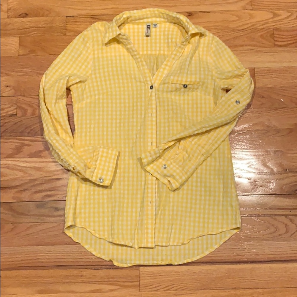 Yellow gingham Kut from the Kloth Button-Up shirt.